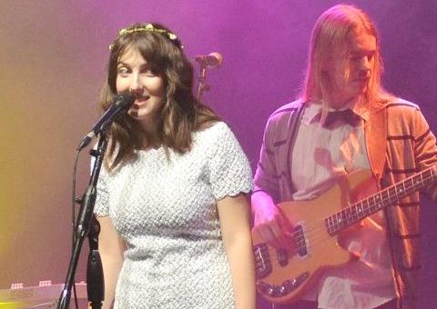  Clarice Falcão canta pela primeira vez no Circo Voador